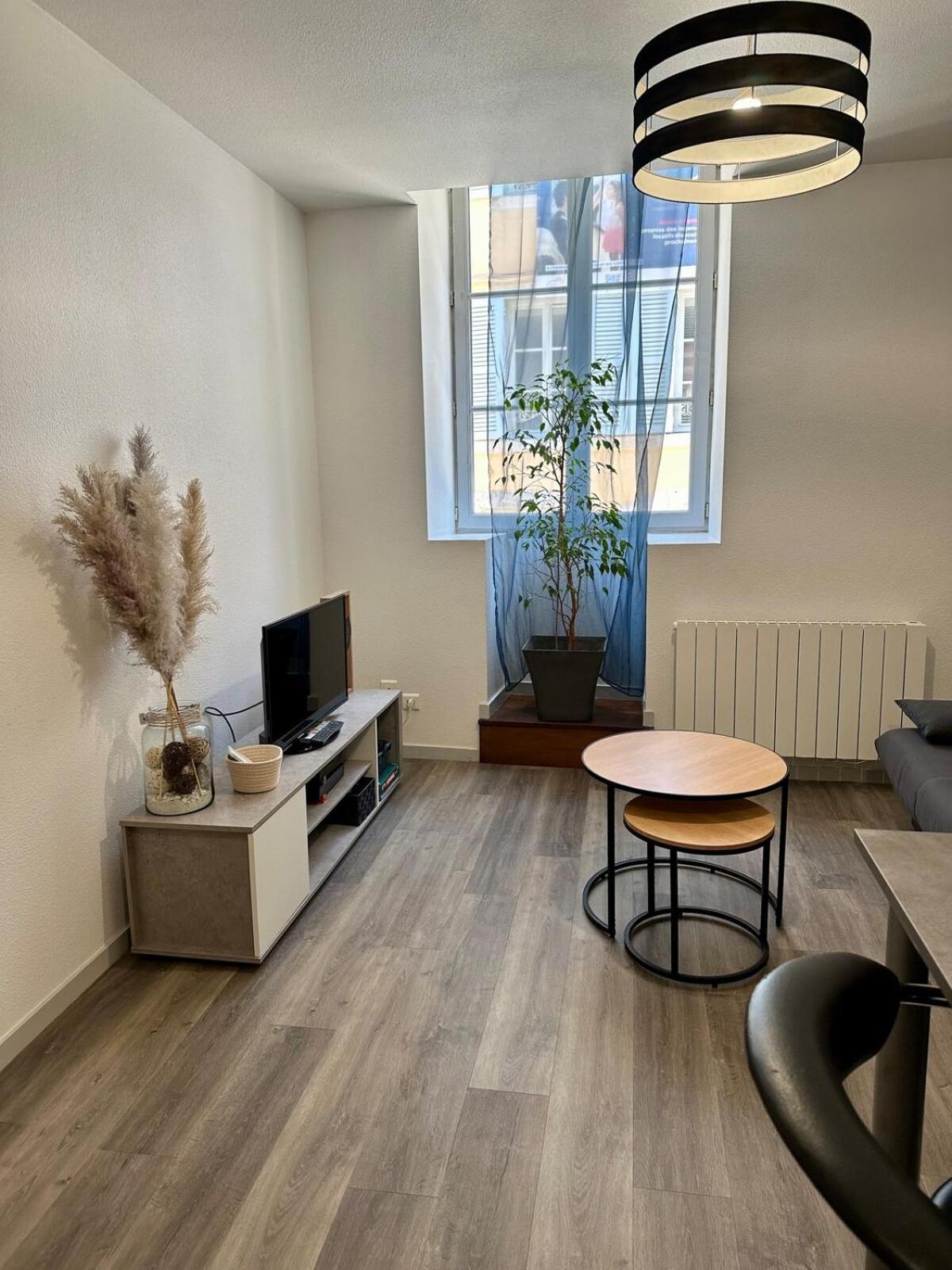 Appartement Calme Au Coeur De La Ville Lons-le-Saunier Bagian luar foto